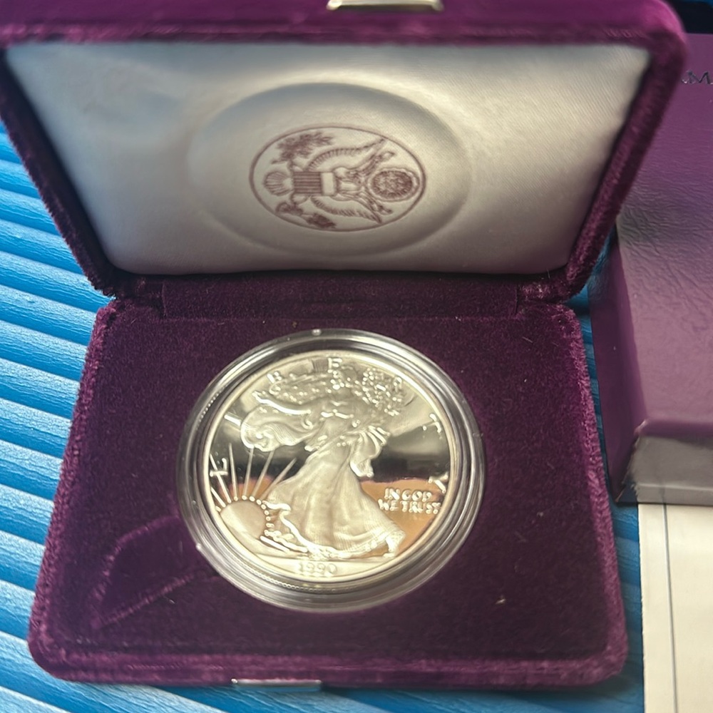 1990 American Eagle 99.9% Silver Proof 1 ounce Uncirculated Coin